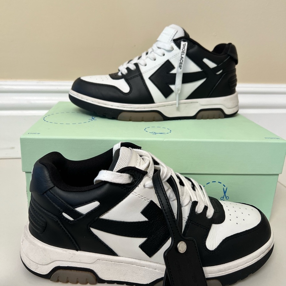 Off-White Black and White Sneakers w Box